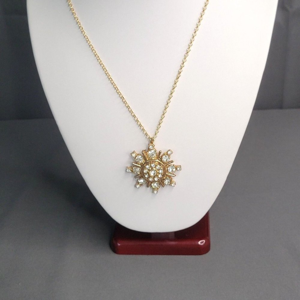 Womens Gold Tone Snowflake Pendant Rhinestone Detailed Fashion Necklace 22 in